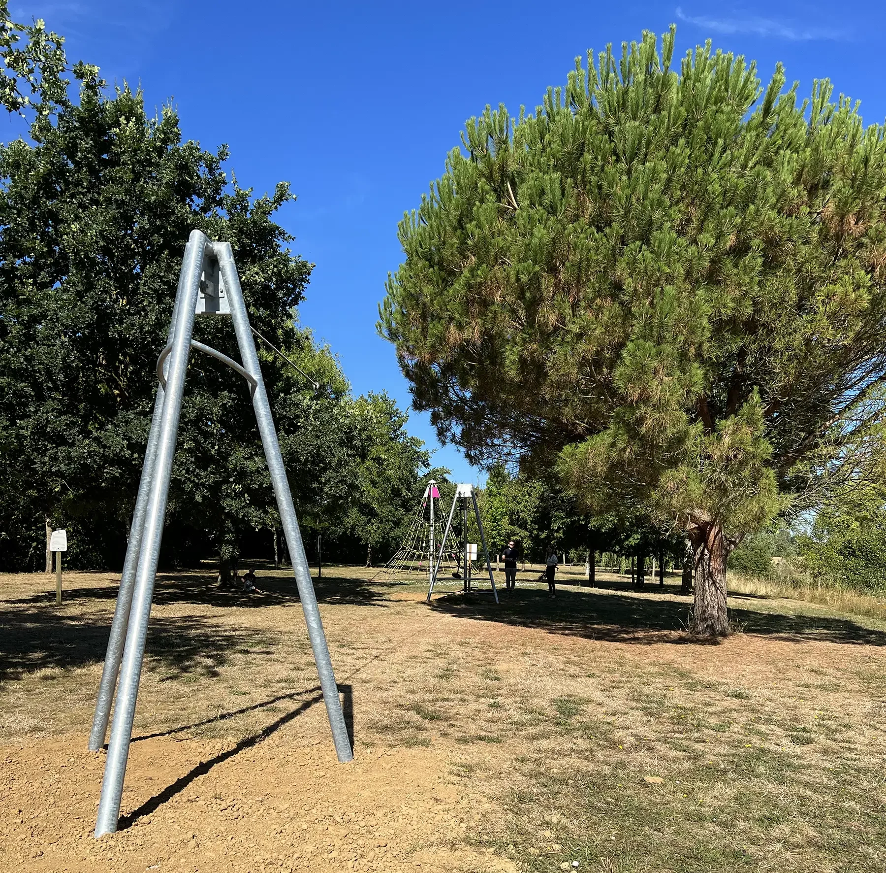 Réalisation d'une tyrolienne par AGÔN du Groupe AGIA